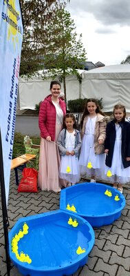 Bl&uuml;tenk&ouml;niging 2022 Mathilda I mit ihren Bl&uuml;tenkindern (WD) 