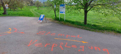 vorbildliche Markierung in Ellingshausen  (Bild vergr&ouml;&szlig;ern)