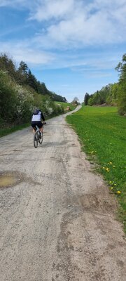 auf dem Weg von Utendorf nach Christes  (Bild vergr&ouml;&szlig;ern)