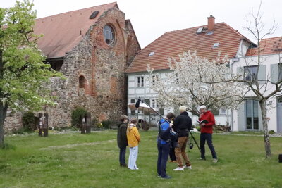 Foto des Albums: Filmdreh für Grundschulfilm zu den Aufgaben einer Kommune im Kloster (02.05.2023)