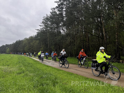 Foto des Albums: Anradeln 2023: Regen und Kälte getrotzt