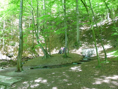 An der Apenquelle  (Bild vergr&ouml;&szlig;ern)