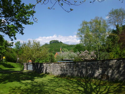 Noch ein letzter Blick auf den Bergsporn mit der Winzenburg.  (Bild vergr&ouml;&szlig;ern)