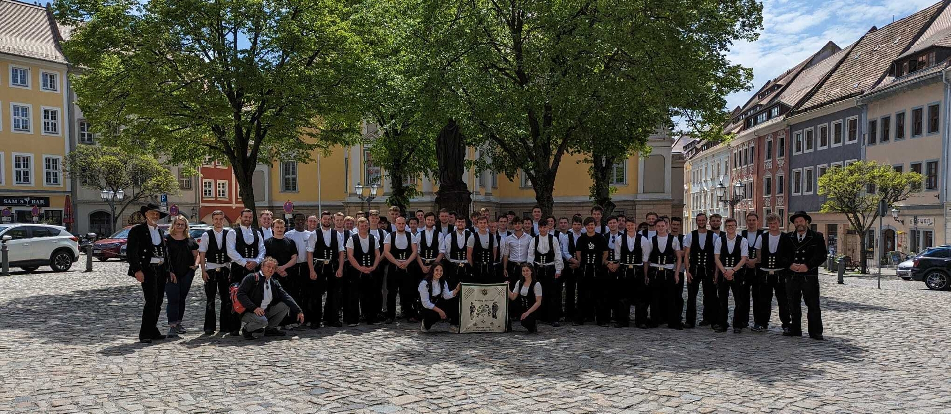 Exkursion der Zimmerer - bszloebau.de