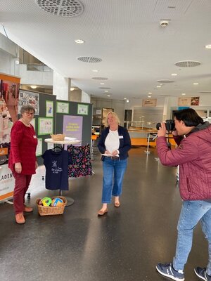 Ein Reporter von Osthessen-News zeigte auch Interesse  (Bild vergr&ouml;&szlig;ern)