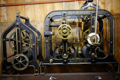 Die Kirchenuhr  (Bild vergr&ouml;&szlig;ern)