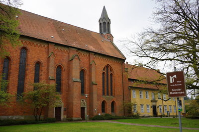 Kloster Mariensee Au&szlig;enansicht  (Bild vergr&ouml;&szlig;ern)