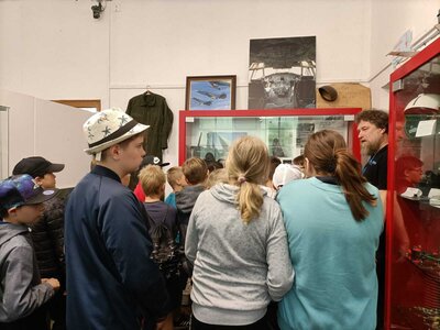 Foto des Albums: Wandertag Klasse 4 (Flugwelt)