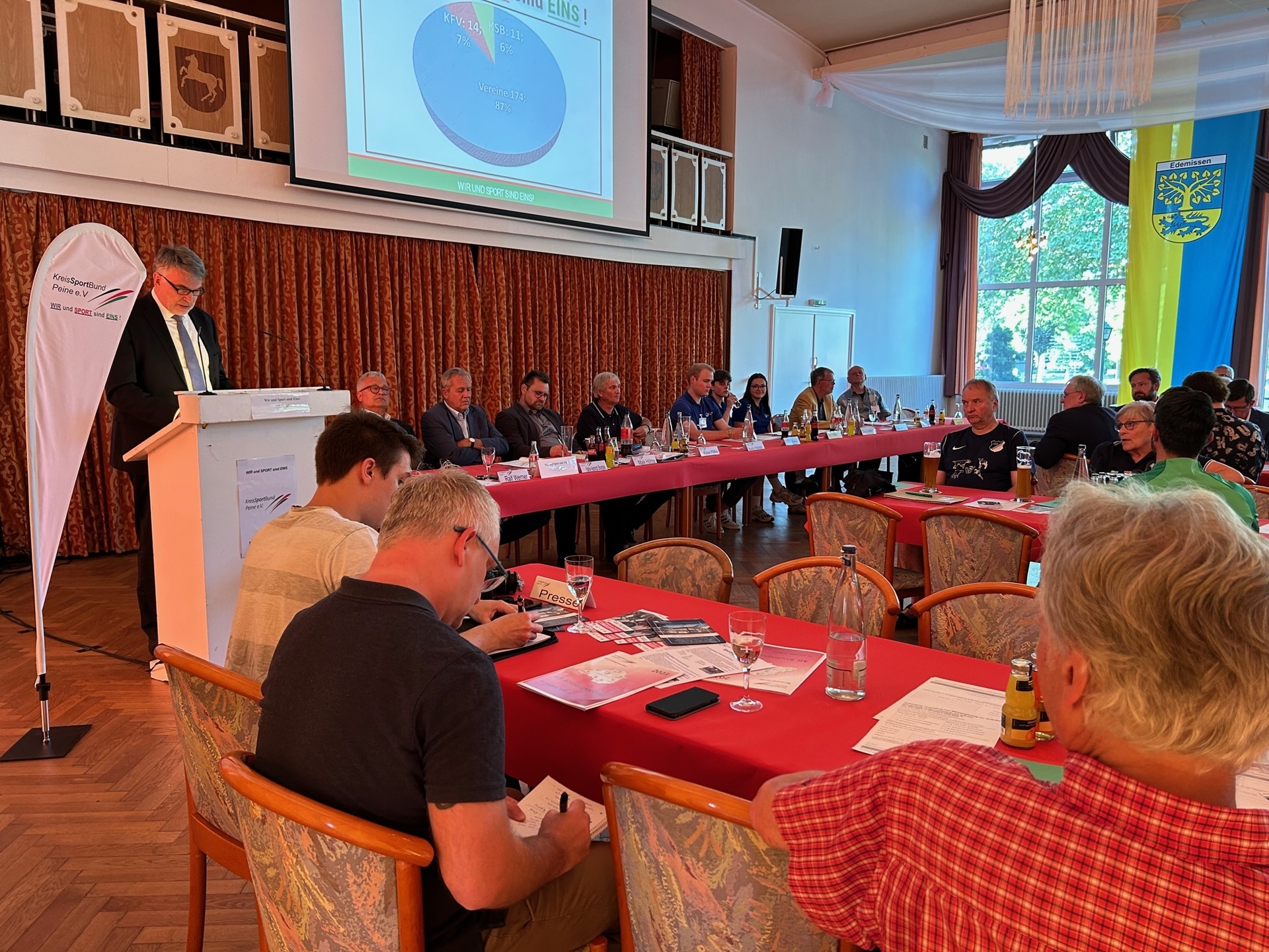 Bild: Bild-13-48 -KST-Grußwort-Landrat