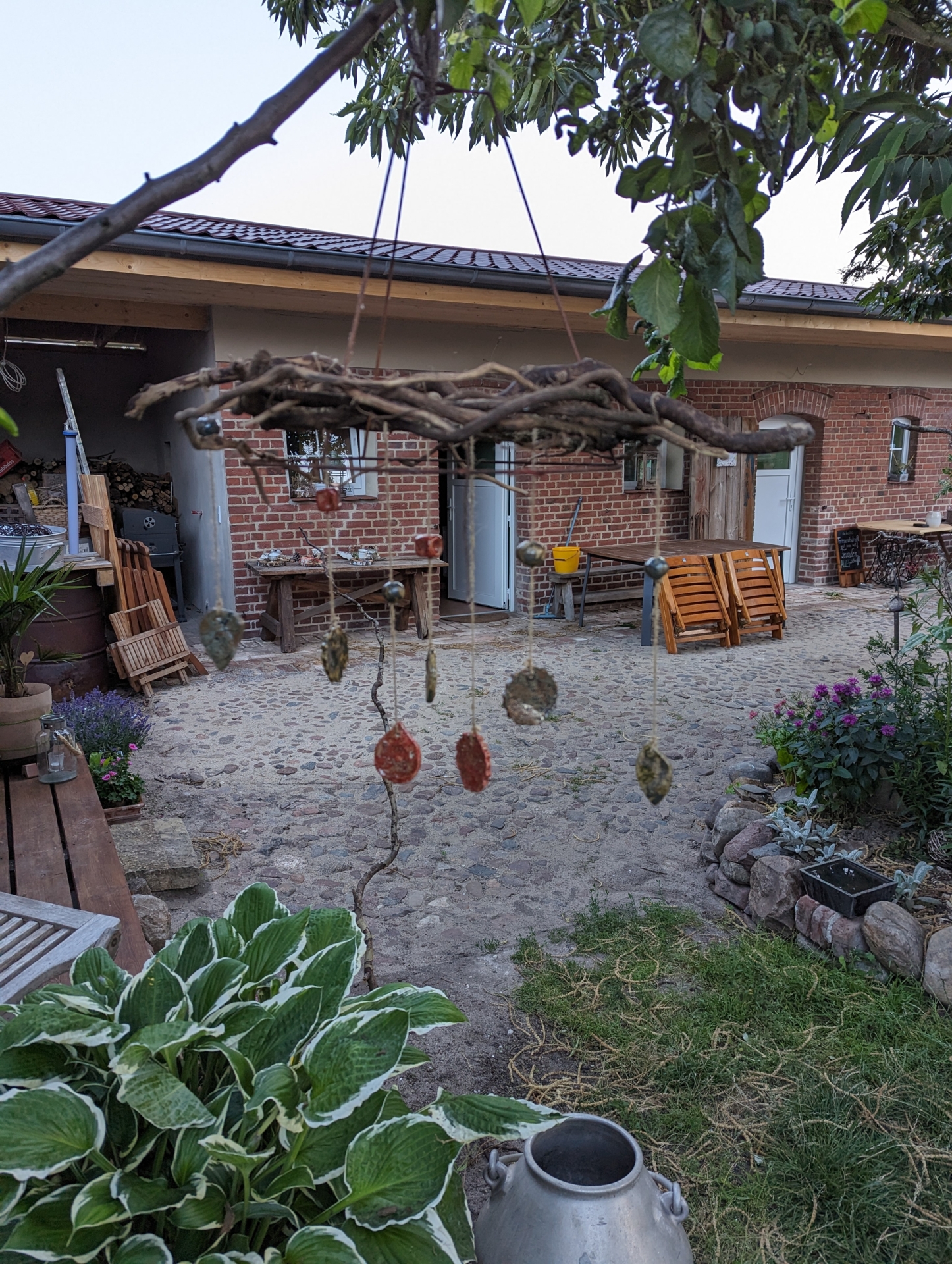 Bild: Cafe Ausspanne Innenhof1