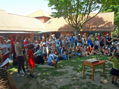Aufmerksame Eltern  (Bild vergr&ouml;&szlig;ern)