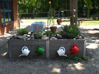 Kr&auml;uterhochbeet  (Bild vergr&ouml;&szlig;ern)
