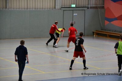 Foto des Albums: Lehrer behalten im Fußballduell mit den Schülern die Oberhand