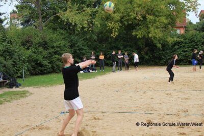 Foto des Albums: Großes Teilnehmerfeld und spannende Duelle im Sand