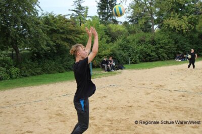 Foto des Albums: Großes Teilnehmerfeld und spannende Duelle im Sand