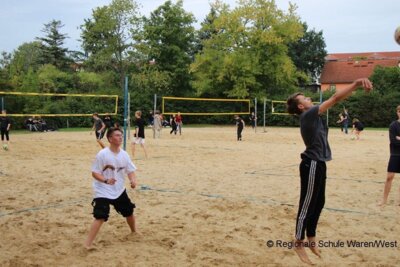 Foto des Albums: Großes Teilnehmerfeld und spannende Duelle im Sand