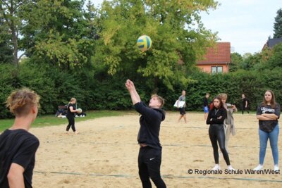 Foto des Albums: Großes Teilnehmerfeld und spannende Duelle im Sand