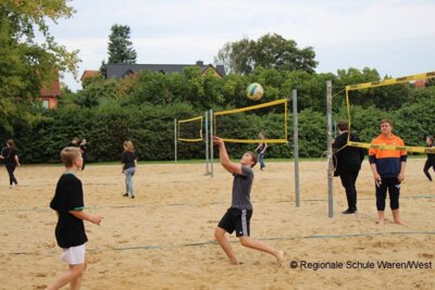 Foto des Albums: Großes Teilnehmerfeld und spannende Duelle im Sand