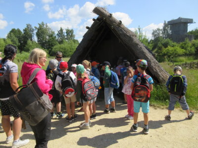 Foto des Albums: Ausflug Klassen 1/2a und 1/2c mit der tschechischen Partnerschule in den Geschichtspark Bärnau (14. 06. 2023)