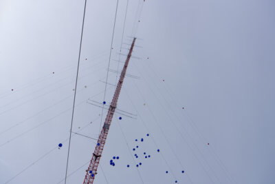 230504 Einweihung Windmessmast Klettwitz Mast und Ballons GICON Victor Smolinski jpg  (Bild vergr&ouml;&szlig;ern)