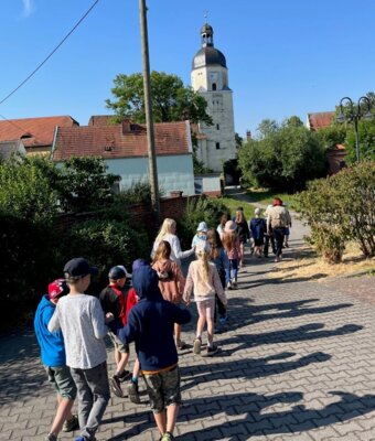 Foto des Albums: Brückenwanderung Klasse 2a- DANK an Frau Neustadt (29. 06. 2023)