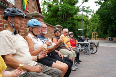 Wetter gut - Eis gut  (Bild vergr&ouml;&szlig;ern)