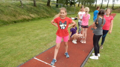 Weitsprung Klasse 4b 