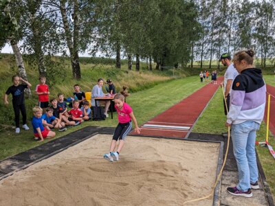 Weitsprung Klasse 2b 