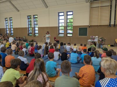 Foto des Albums: Abschlussfeier zum letzten Schultag