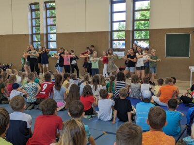 Foto des Albums: Abschlussfeier zum letzten Schultag