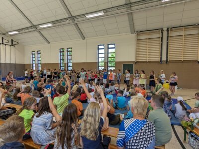 Foto des Albums: Abschlussfeier zum letzten Schultag