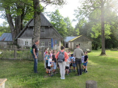 Foto des Albums: Tröstauer Kinder in Grassemann mit Naturparkrangern (14. 07. 2023)