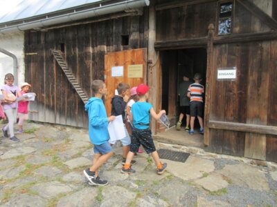 Foto des Albums: Tröstauer Kinder in Grassemann mit Naturparkrangern (14. 07. 2023)