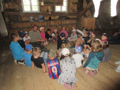 Foto des Albums: Tröstauer Kinder in Grassemann mit Naturparkrangern (14. 07. 2023)