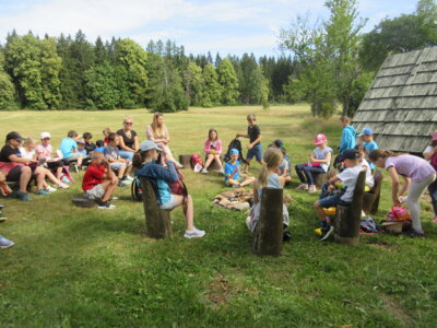 Foto des Albums: Tröstauer Kinder in Grassemann mit Naturparkrangern (14. 07. 2023)