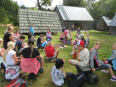 Foto des Albums: Tröstauer Kinder in Grassemann mit Naturparkrangern (14. 07. 2023)