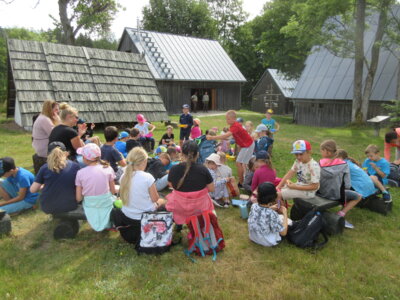 Foto des Albums: Tröstauer Kinder in Grassemann mit Naturparkrangern (14. 07. 2023)