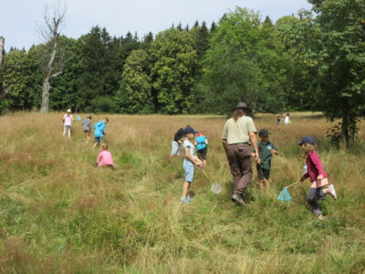 Foto des Albums: Tröstauer Kinder in Grassemann mit Naturparkrangern (14. 07. 2023)