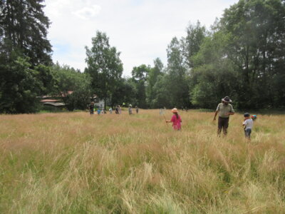 Foto des Albums: Tröstauer Kinder in Grassemann mit Naturparkrangern (14. 07. 2023)