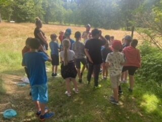 Foto des Albums: Tröstauer Kinder in Grassemann mit Naturparkrangern (14. 07. 2023)