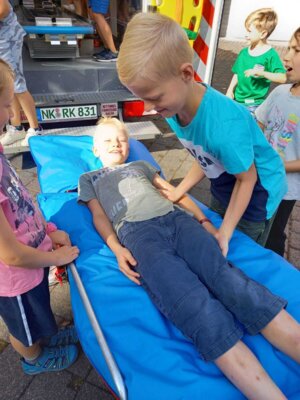 Foto des Albums: Besuch Rettungswagen