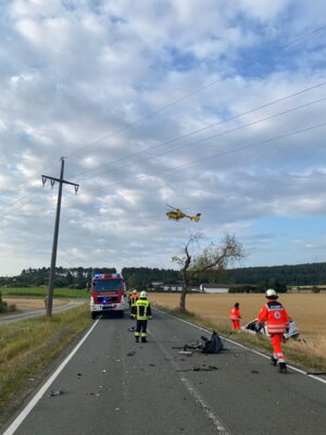 Foto des Albums: THL 3 - VU, 1 oder 2 PKW, Person eingeklemmt
