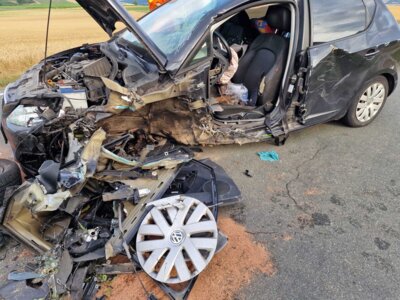 Foto des Albums: THL 3 - VU, 1 oder 2 PKW, Person eingeklemmt