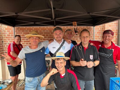 Robert besucht das Grill-Team  (Bild vergrößern)