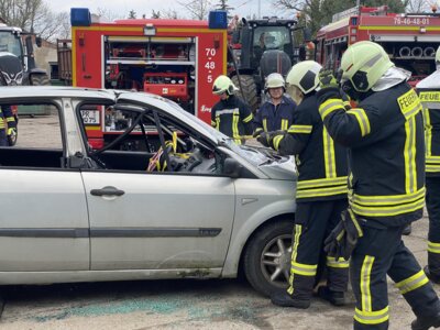 Foto des Albums: Ausbildungstag bei der Feuerwehr Neuhausen