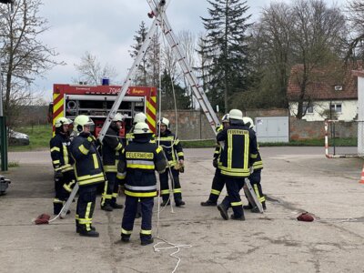 Foto des Albums: Ausbildungstag bei der Feuerwehr Neuhausen