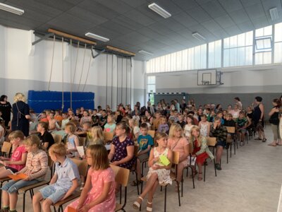 Foto des Albums: Verabschiedung Klasse 6 und Auszeichnung für besondere Leistungen
