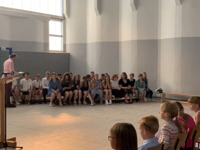 Foto des Albums: Verabschiedung Klasse 6 und Auszeichnung für besondere Leistungen