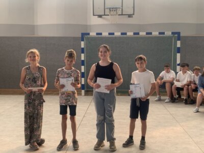 Foto des Albums: Verabschiedung Klasse 6 und Auszeichnung für besondere Leistungen