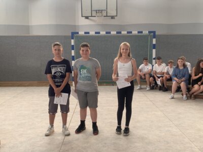 Foto des Albums: Verabschiedung Klasse 6 und Auszeichnung für besondere Leistungen